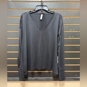 Stylus 2X Black Long Sleeve V-Neck Top NWT